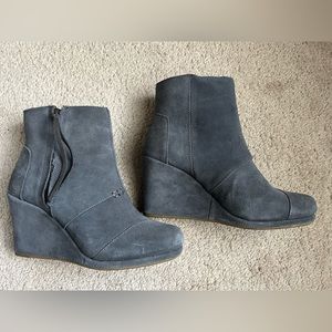 Toms Desert Gray Suede High Wedge Booties Women’s Size 7.5